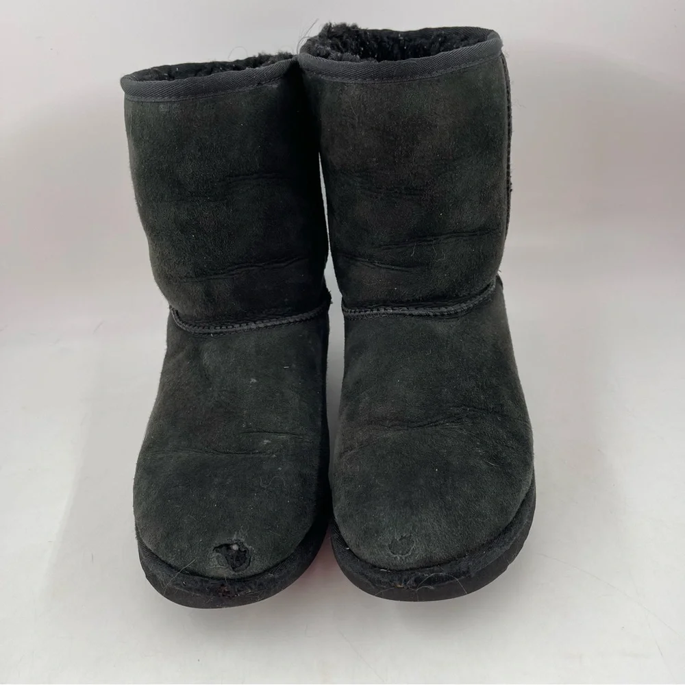 Ugg Kids Classic Short II- Size 6 Y -Black Sheepskin Winter Boots
